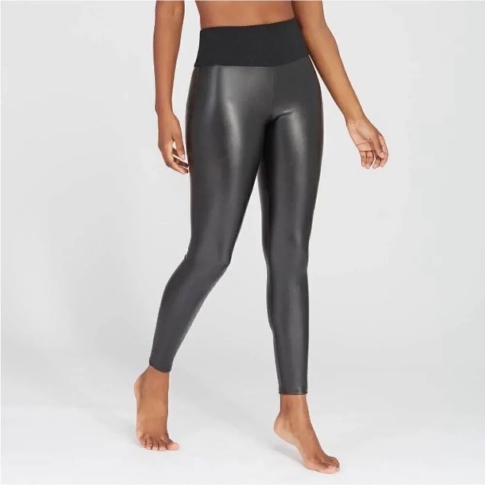 ASSETS by SPANX Women's All Over Faux Leather Leggings black full length Large